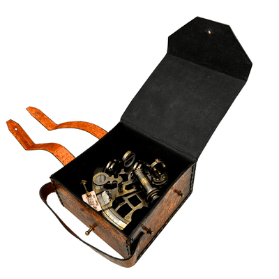 Retro messing sextant in leren etui - elegant navigatie-instrument met graveermogelijkheid - ideaal cadeau voor liefhebbers van zeilen en geschiedenis - afmetingen 13x12x7 cm