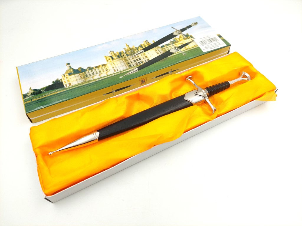 Replica van een middeleeuwse ridderdolk 35 cm van roestvrij staal met decoratieve schede
