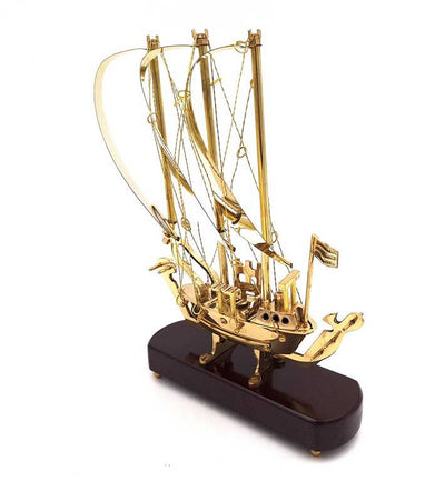 Elegant messing schip op houten voet 30 cm met mogelijkheid tot personalisatie door gravure