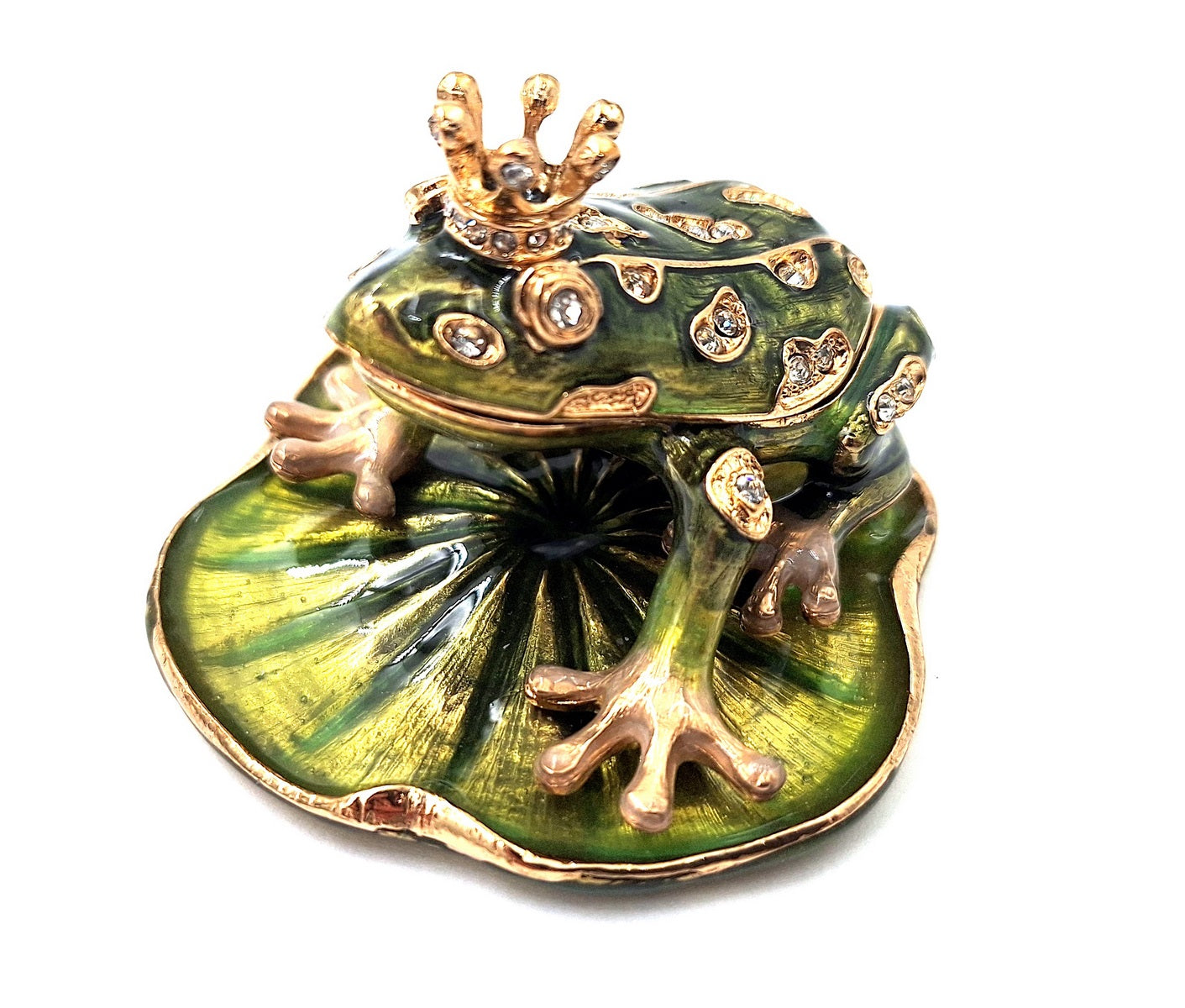 Exclusief metalen doosje in de vorm van een kikker met kristallen, donkergroen en goud, mogelijkheid tot personalisatie door gravure, ideaal als cadeau, afmetingen 6,5x6,7x4,5 cm