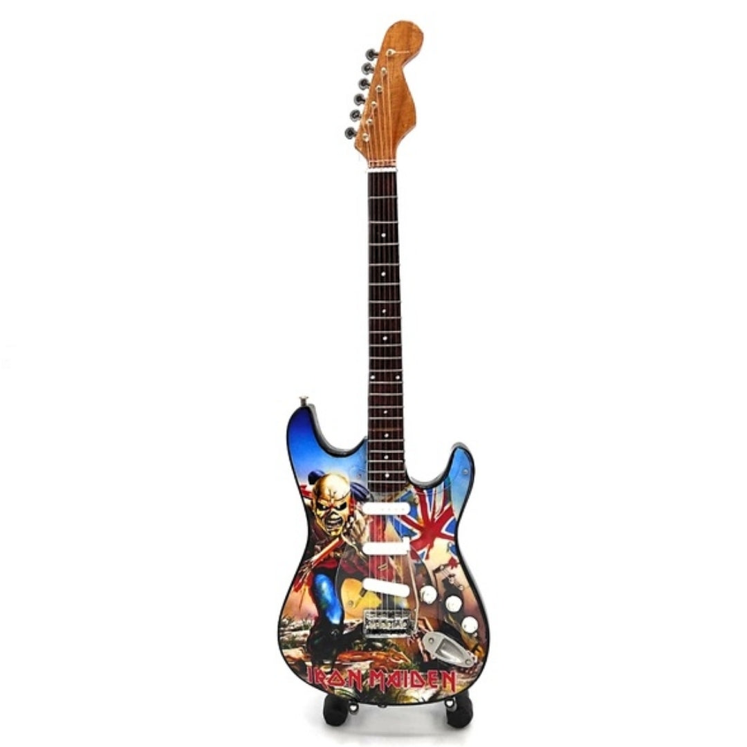 Mini-decoratiegitaar Iron Maiden „The Trooper” van mahonie - Handgemaakte decoratie voor muziekfans