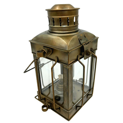Retro stalen petroleum lamp LT608 in de kleur verouderd messing met graveermogelijkheid