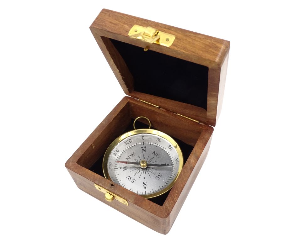 Messing kompas in een houten doos met mogelijkheid tot personalisatie met gravure - elegant cadeau voor liefhebbers van maritieme stijl, diameter 7,5 cm, hoogte 1,5 cm