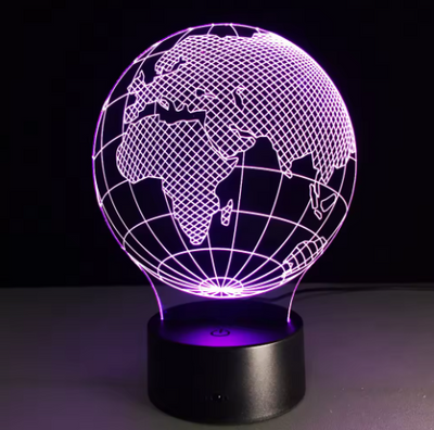 LED-lamp Wereldbol met 7 lichtkleuren, mogelijkheid tot personalisatie door gravure, ideaal cadeau voor een reiziger, hoogte 17 cm, USB-kabel