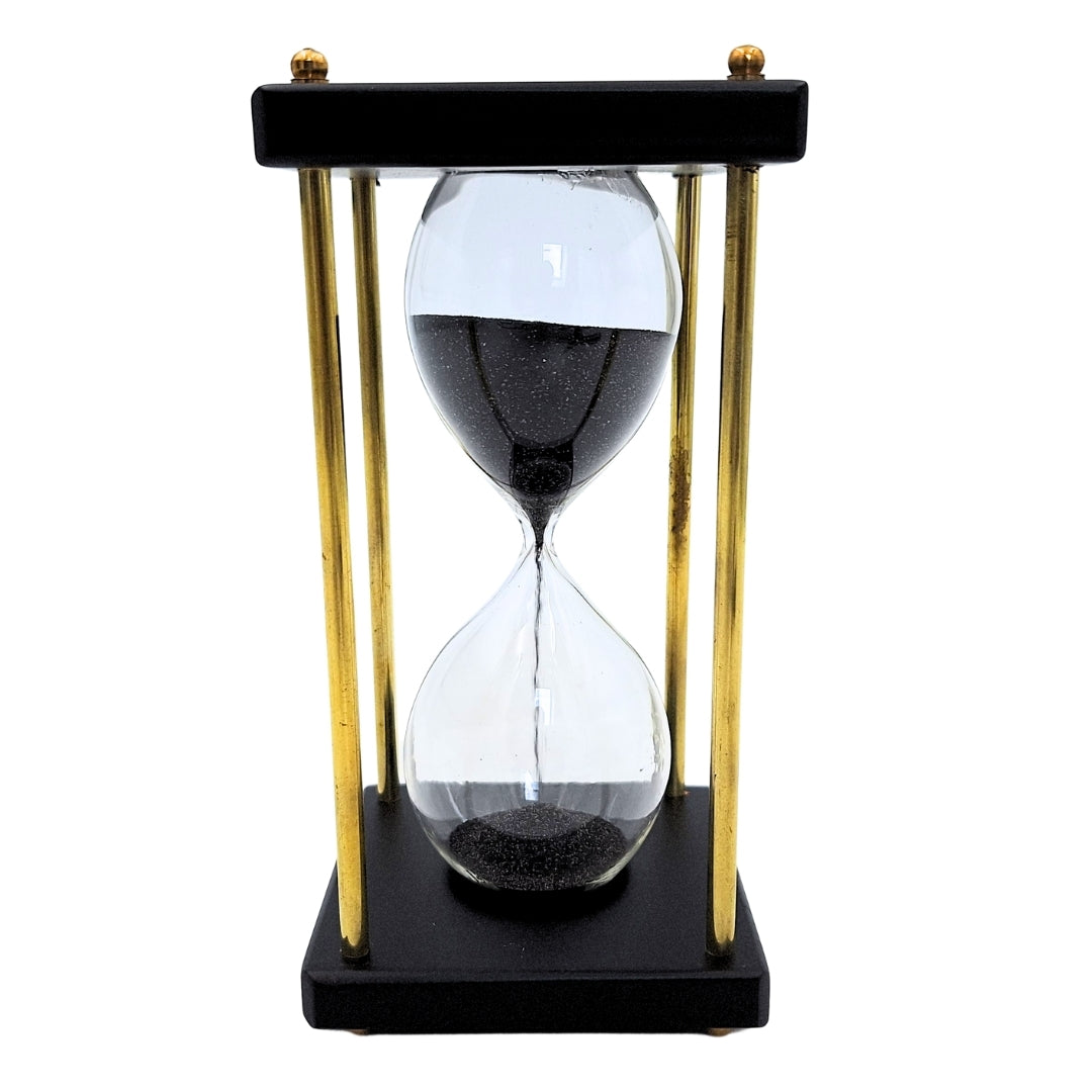 Messing-houten zandloper 5 minuten met zwart zand met mogelijkheid tot personalisatie met gravure – elegante retrodecoratie als cadeau met een hoogte van 16 cm