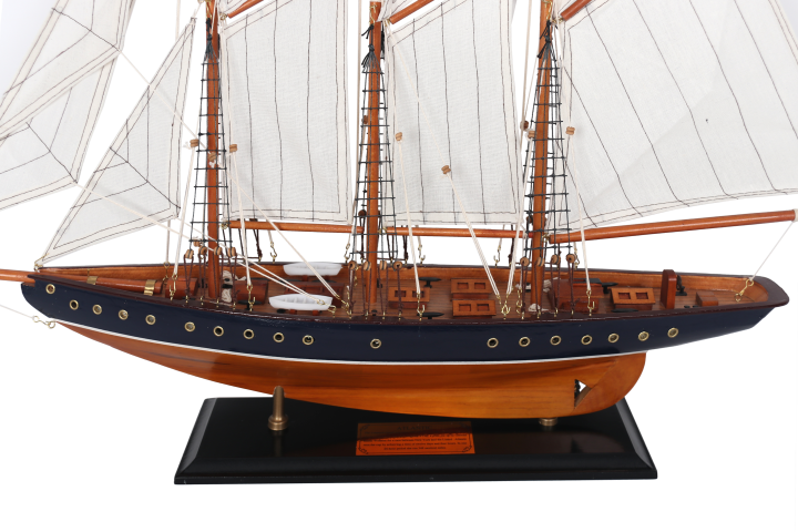 Model van schoener Atlantic 72cm - Replica van het legendarische schip, personaliseerbaar met gravure - Ideaal cadeau voor zeilliefhebbers - Gemaakt van hout met stoffen zeilen