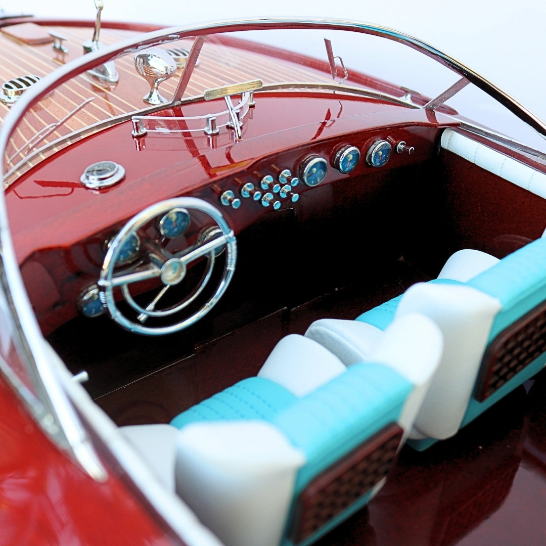 Exclusief model van de motorboot Riva Aquarama 87cm met mogelijkheid tot personalisatie door gravure