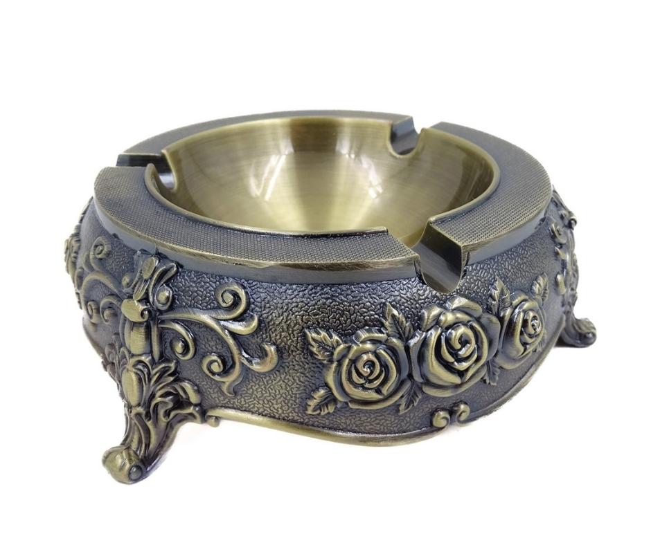 Elegante metalen asbak in Lodewijkstijl met mogelijkheid tot gravure