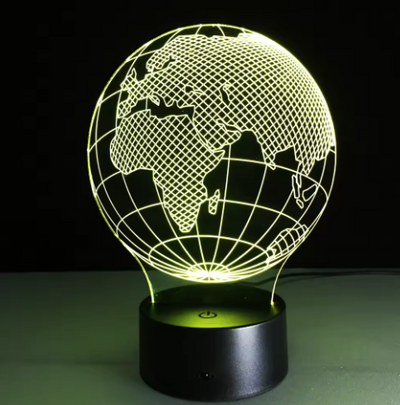 LED-lamp Wereldbol met 7 lichtkleuren, mogelijkheid tot personalisatie door gravure, ideaal cadeau voor een reiziger, hoogte 17 cm, USB-kabel