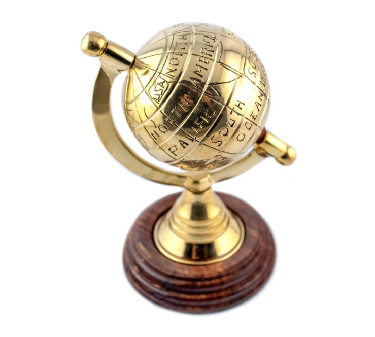 Decoratieve metalen wereldbol GWB61 met handgegraveerde contouren van continenten en mogelijkheid tot personalisatie