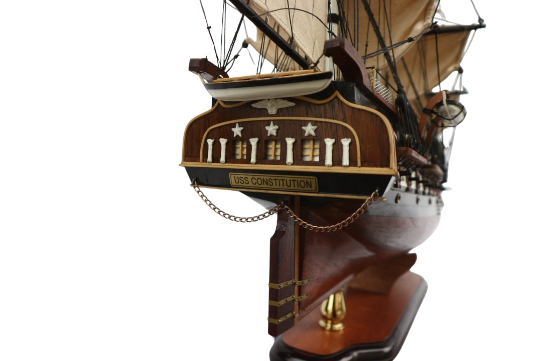 Exclusief groot model van het zeilschip USS Constitution 100cm met mogelijkheid tot personalisatie door gravure