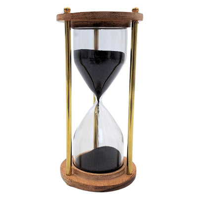 Messing-houten zandloper 5 minuten met gepersonaliseerde gravure – elegante retrodecoratie als cadeau – hoogte 15,5 cm, zwart zand, messing en hout