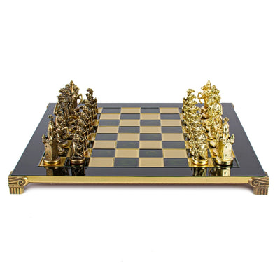 Exclusief metalen schaakspel met messing schaakbord 44 x 44 cm – middeleeuwse figuren met mogelijkheid tot personalisatie door gravure