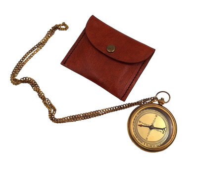 Messing kompas aan ketting in leren etui met mogelijkheid tot personalisatie met gravure