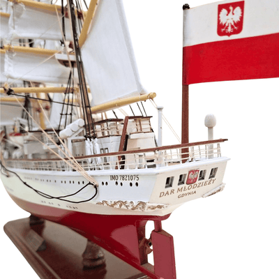 Exclusief model van het zeilschip Dar Młodzieży XXL 71 cm, mogelijkheid tot personalisatie door gravure