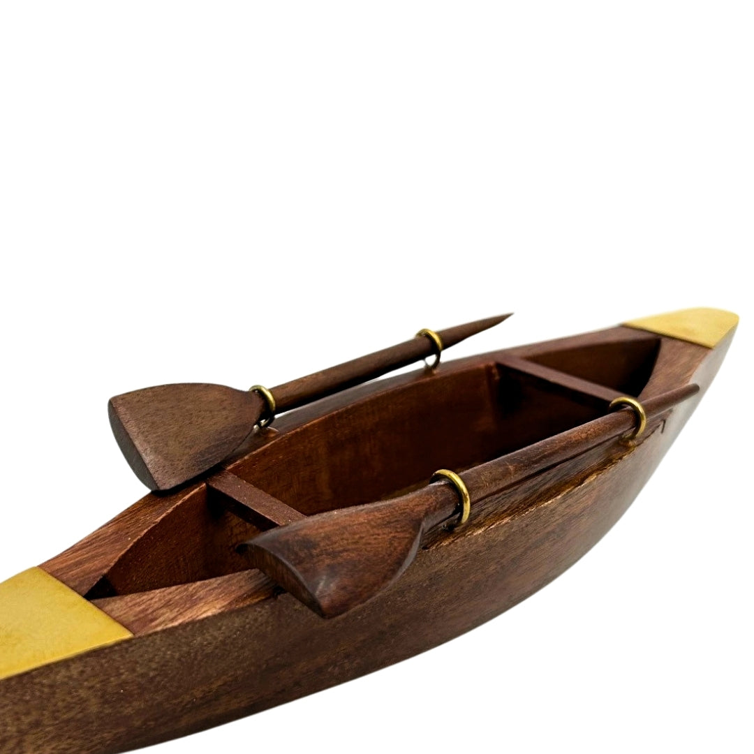 Elegant houten scheepsmodel 25 cm - Decoratie voor op het bureau met messing elementen - Ideaal cadeau voor een zeiler met optie voor personalisatie door gravure - Maritieme en retrostijl
