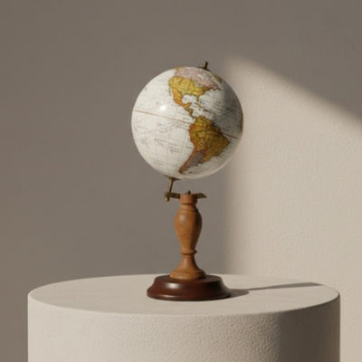 Elegante decoratieve wereldbol op houten voet met mogelijkheid tot personalisatie met gravure, 27 cm, donkerbruin, ideaal als cadeau