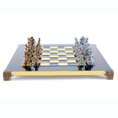 Messing schaakspel 28 x 28 cm met gepersonaliseerde gravure – exclusief cadeau voor een schaker, hoogwaardige handafwerking, antieke kleur met marineblauw-gouden schaakbord