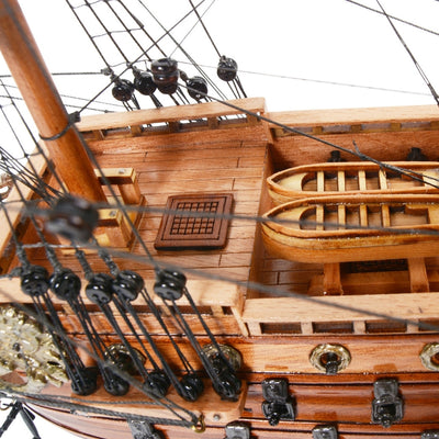 Exclusief model van het zeilschip San Felipe SF45R met gehesen zeilen, handgemaakt van exotisch hout, mogelijkheid tot personalisatie met gravure, ideaal als cadeau, afmetingen 48,3 cm x 17,8 cm x 45,7 cm