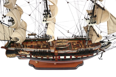 Exclusief groot model van het zeilschip USS Constitution 100cm met mogelijkheid tot personalisatie door gravure