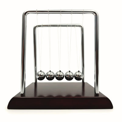 Elegante Newtonkogels met gravure - hout en metaal
