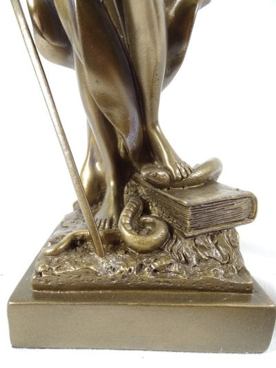 Beeldje Themis 35 cm met mogelijkheid tot personalisatie met gravure - elegant cadeau voor een advocaat, rechter of juridisch adviseur, gemaakt van polyresin in goudkleur met antieke afwerking