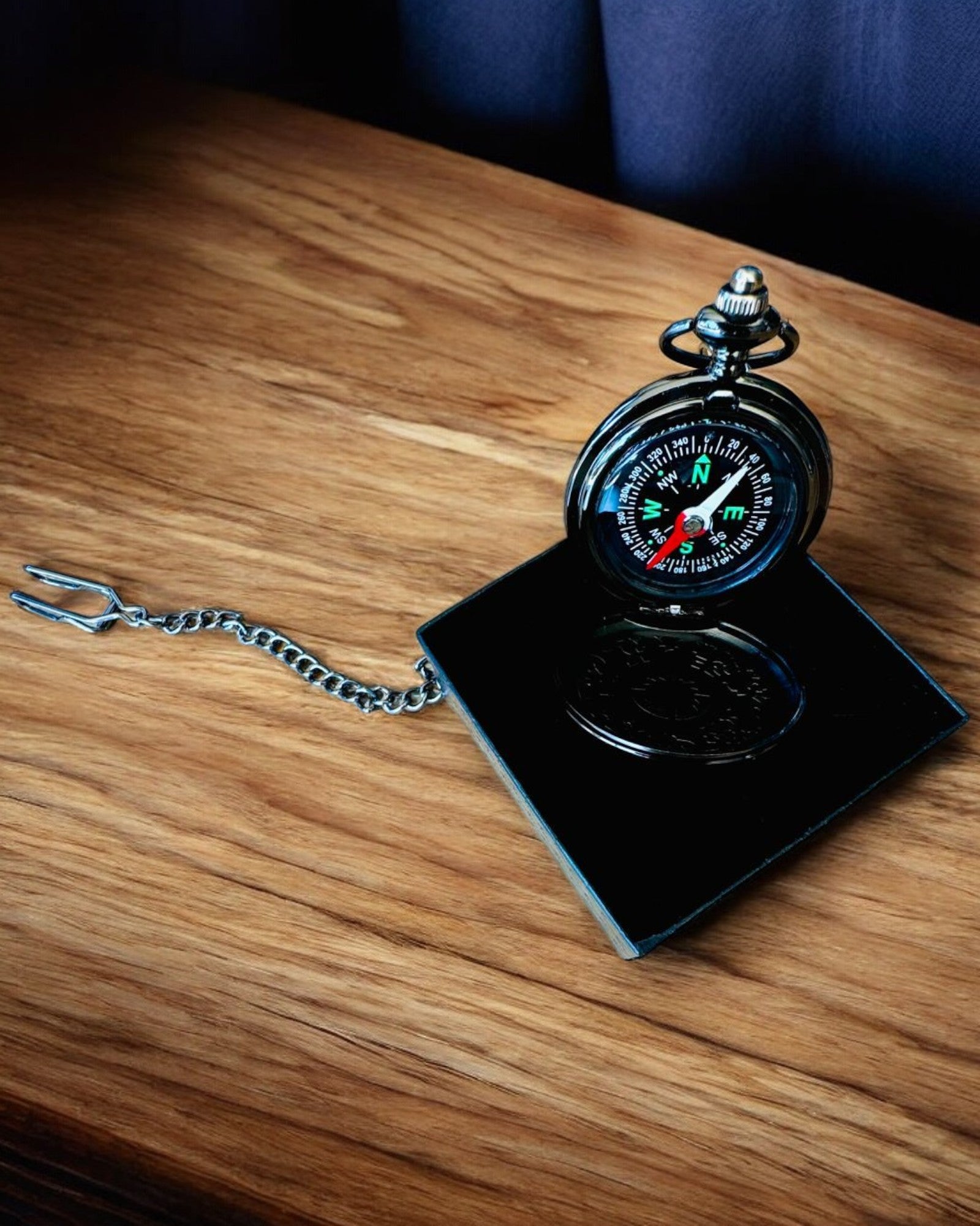 Kompas in zakhorloge-stijl "Navigator" - Kleur donker metaal