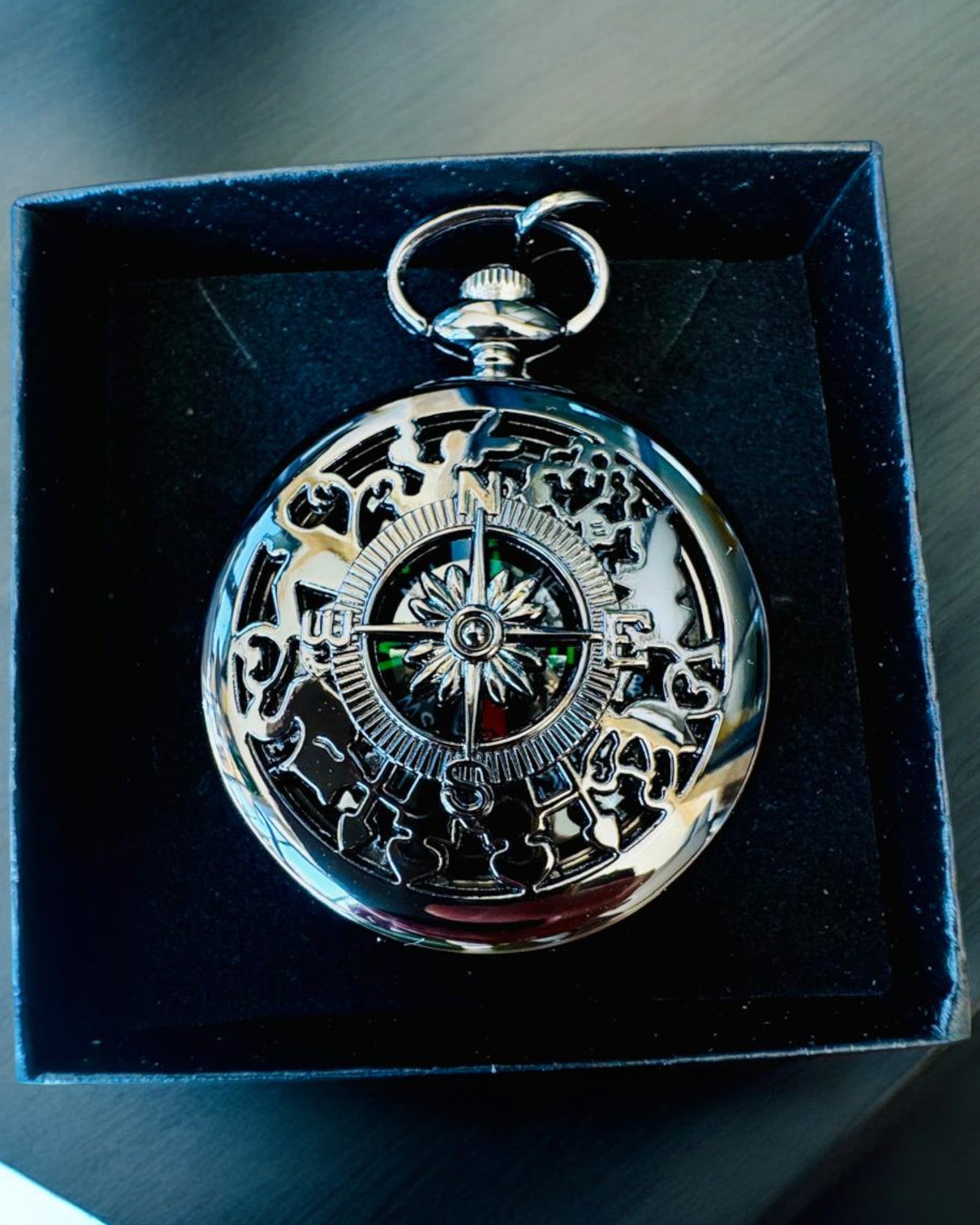 Kompas in zakhorloge-stijl "Navigator" - Kleur donker metaal