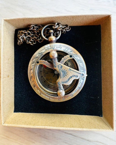 Reizigerskompas met gravure, personalisatie – Handwerk van Indiase Ambachtslieden