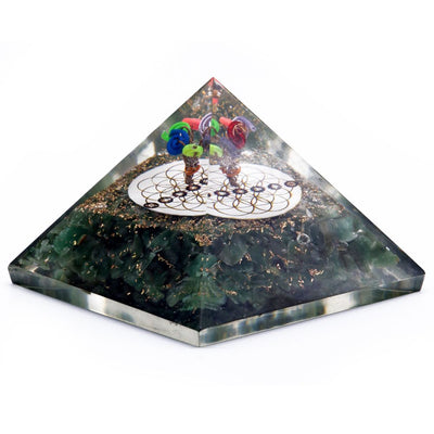 Orgonietpiramide met groene aquamarijn en Levensbloem-symboliek