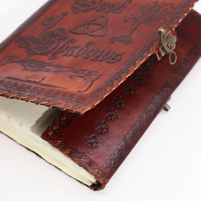 Boek der Schaduwen van natuurlijk leer in donkerbruine kleur