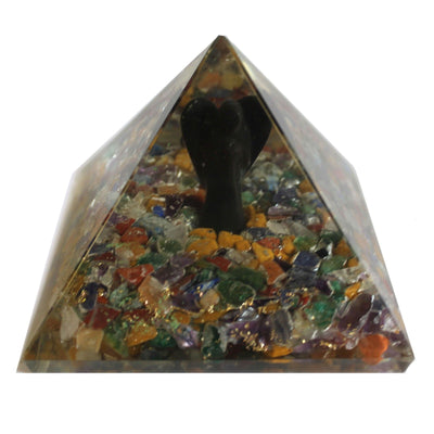 Magische orgonietpiramide 70 mm - engel met esoterische objecten, groenachtig interieur en handmatige afwerking