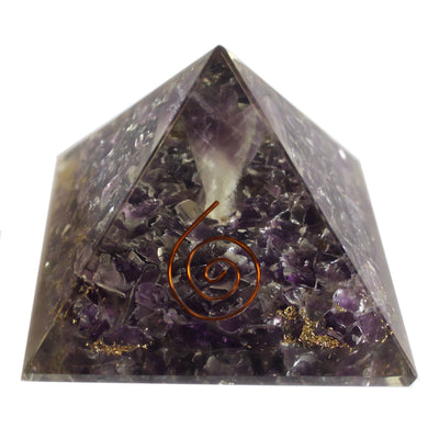 Magische orgonietpiramide 70 mm - engel met esoterische objecten, groenachtig interieur en handmatige afwerking