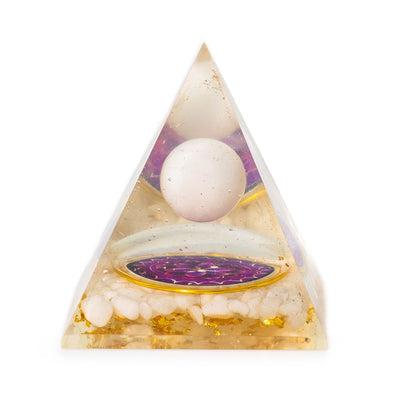 Orgonietpiramide met witte kwartskogel 7x6 cm - natuurlijke kwartstukken en goudvlokken