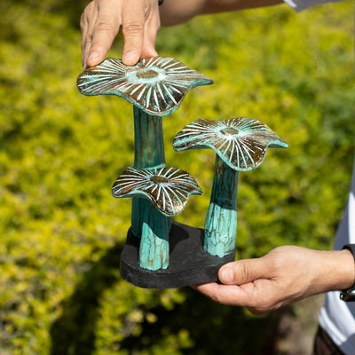 Kleine gouden artistieke paddenstoel 20 cm - Handgemaakt van hout in turquoise tinten