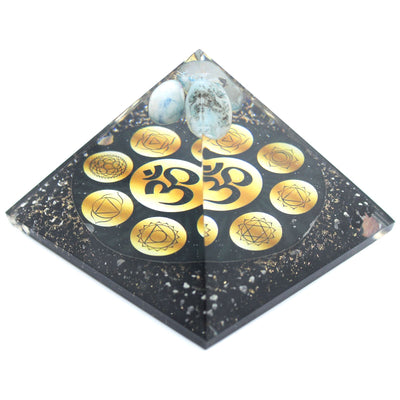 Orgonietpiramide Midnight Om Chakra