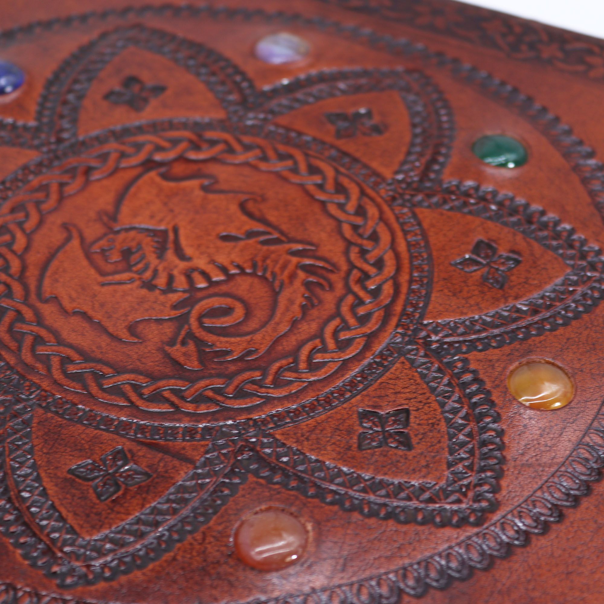 Boek van de Drakenmandala met chakrastenen - handgemaakt, natuurlijk leer, 100 blanco pagina's, 25x34 cm