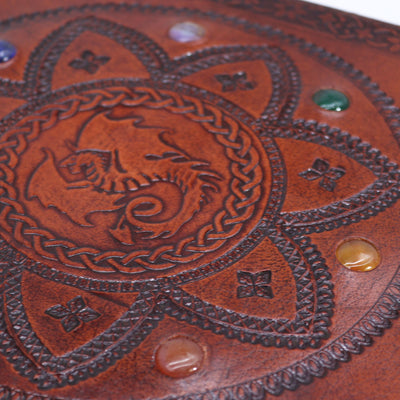 Boek van de Drakenmandala met chakrastenen - handgemaakt, natuurlijk leer, 100 blanco pagina's, 25x34 cm