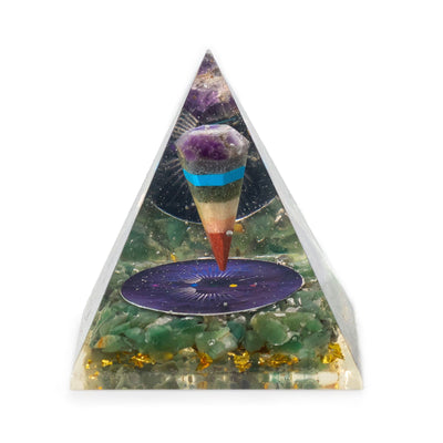 Middelgrote orgonietpiramide met pendel en groene aventurijnchips 7x6 cm