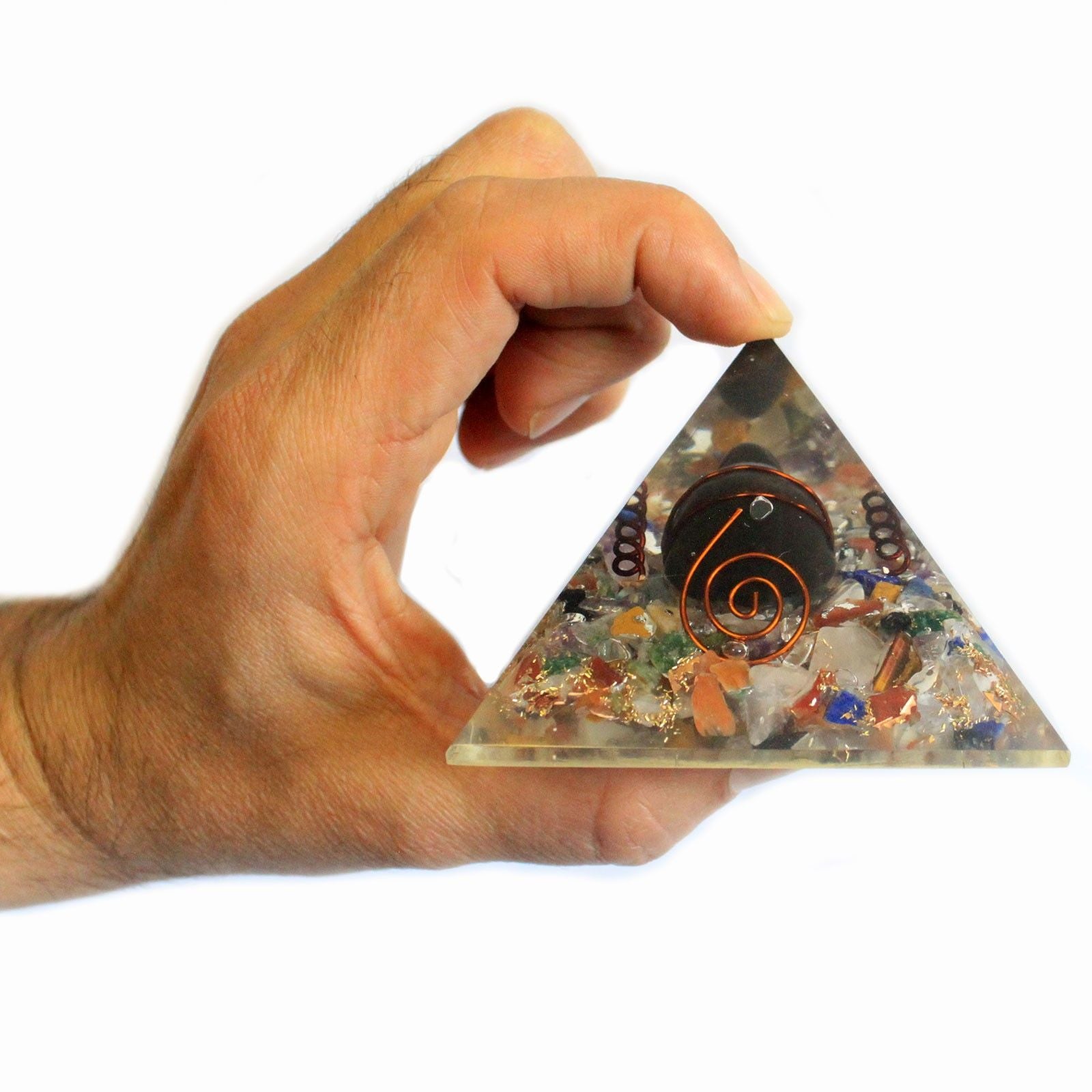 Middelgrote orgonietpiramide 60mm met edelsteenchips, koper en schildpad