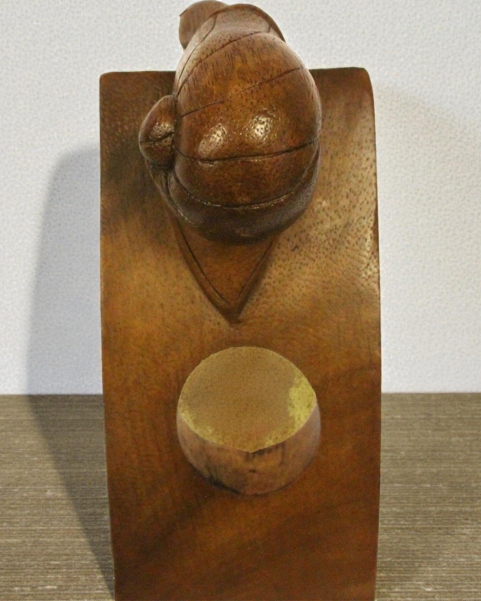 Sommelier slak – met de hand gesneden balancerende wijnfleshouder van suarhout