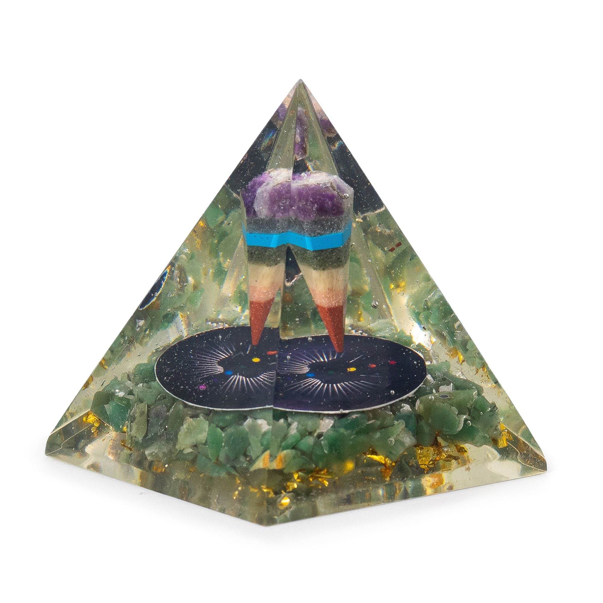 Middelgrote orgonietpiramide met pendel en groene aventurijnchips 7x6 cm