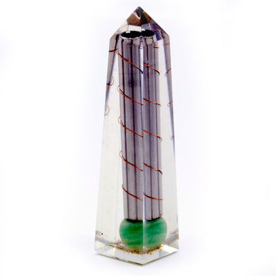 Orgoniet krachtobelisk met groene aventurijn