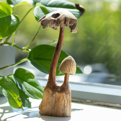 Handgemaakte sculptuur van parasiet hout