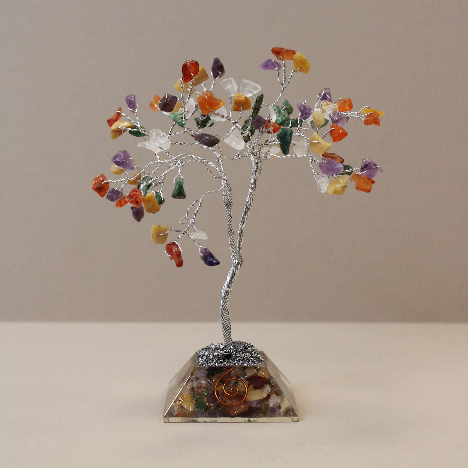 Magische stenenboom met orgonietbasis