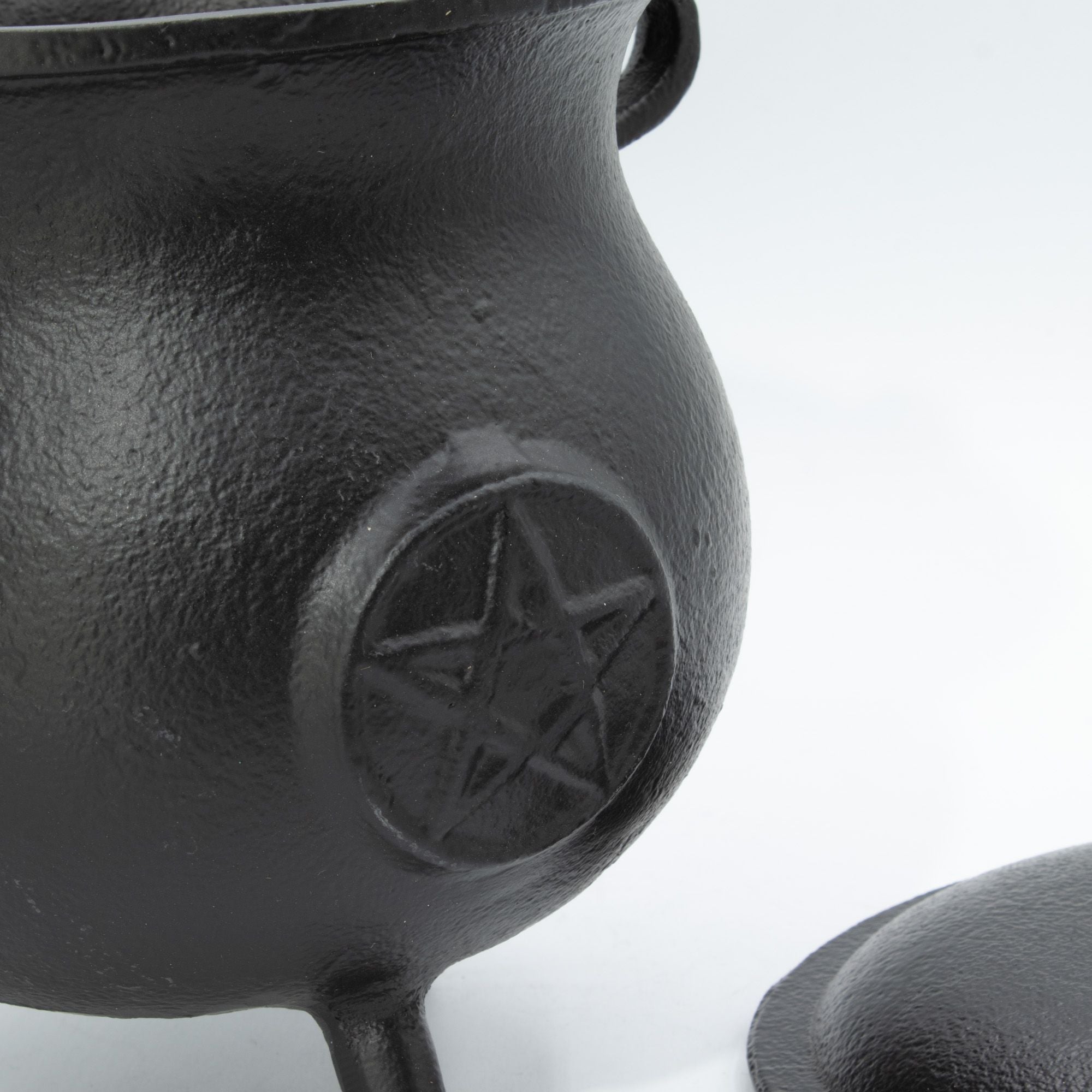 Krachtige gietijzeren ketel met pentagram 23x18 cm, 4500 g