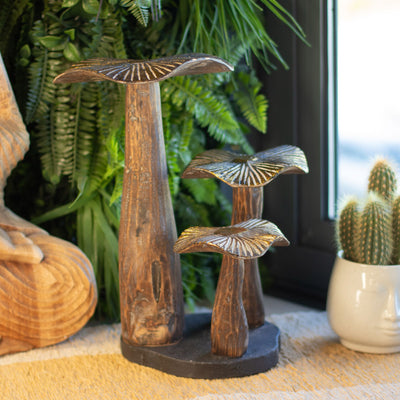 Grote gouden paddenstoelensculptuur 32 cm - Natuurlijk hout - Uniek decoratief element als cadeau - Bosrijke, rustieke en moderne stijl