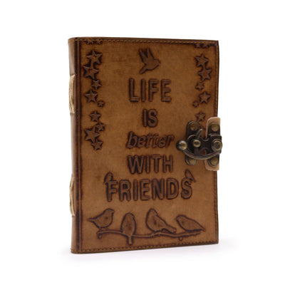 Vriendschapsnotitieboek - leren journal met vogelmotief - licht tan - 7x5" - ideaal als cadeau voor dierbaren met gegraveerde boodschap "Het leven is beter met vrienden" - 100 blanco pagina's, vintage sluiting, compact formaat