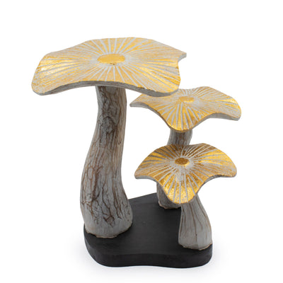 Artistieke gouden paddenstoelfiguur 25 cm in witte afwerking met gouden details - Uniek cadeau van albiziahout voor interieurs in boho- en natuurlijke stijl