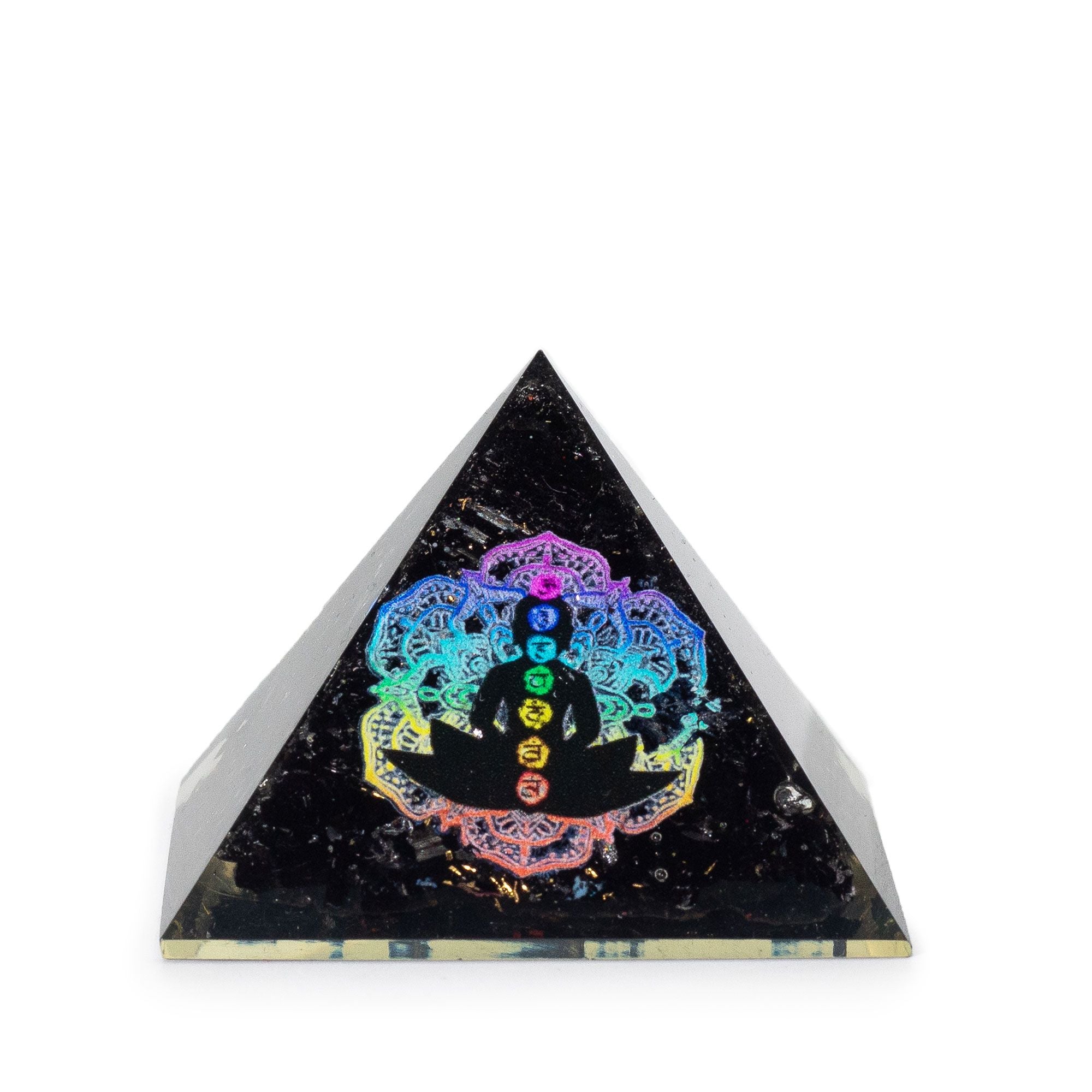 Kleine orgonietpiramide van zwarte toermalijn 5.5x4.5cm met Boeddha-chakramotief